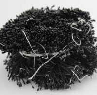 Тичинки великі на нитці чорні