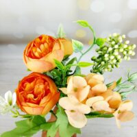 Букет розы пионовидная с гортензией и ягодами оранжевая 18252