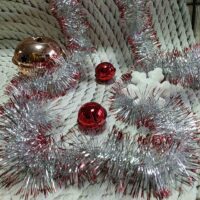 Мишура Дождик польский, 2,3м диаметр 5см белый с красным D5CM