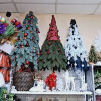 Ялинка в вазоні з ягідками