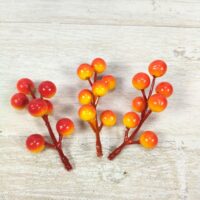 Веточка с ягодами оранжевая 7шт Я51