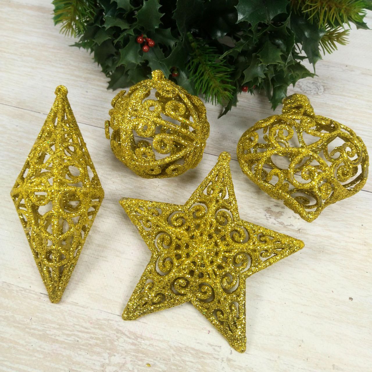 Новорічні іграшки та прикраси. Ялинкові іграшки, ажурні. Старе золото