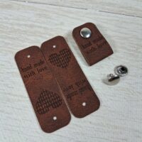 Шкіряна бірка Love темно-коричнева 6,2*2см