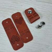 Шкіряна бірка Love червоно-коричнева 6,2*2см