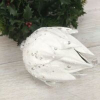 Новорічні прикраси. Ялинкова куля артишок, 10 см. Біла з крижинками.