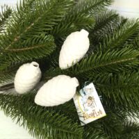 Новорічна іграшка куля шишка 7см білий 399