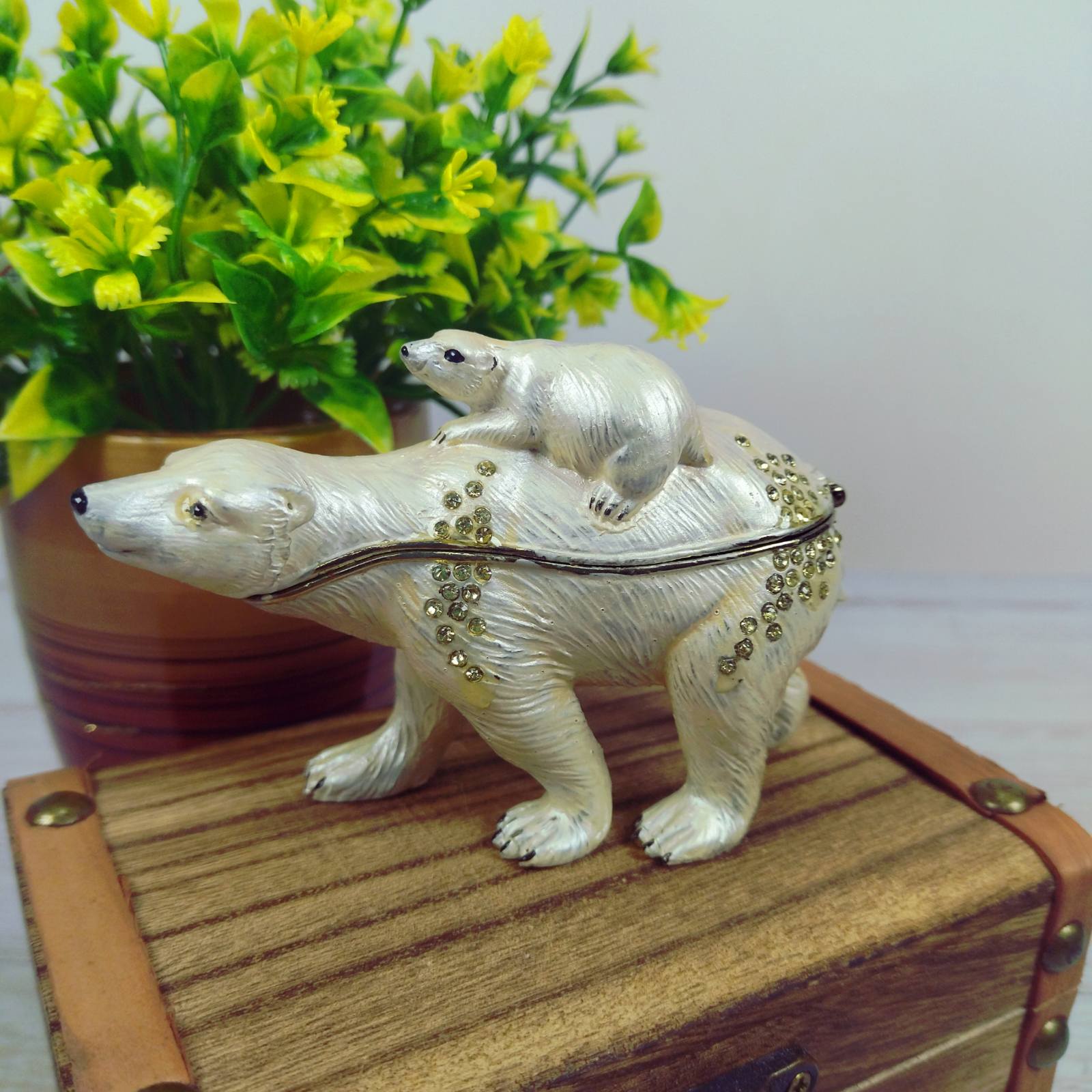 Скринька під Фаберже Білий ведмідь з малюком