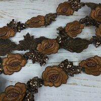 Тесьма декоративная 3,5см Цветочная с пайетой коричневая