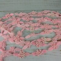 Тесьма декоративная с бусинами 2см Листики розовая