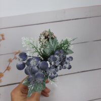 Новогоднее укашение. Синие ягоды с шишкой НГ20