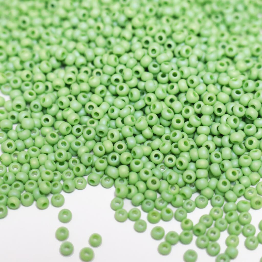 Бісер 54310/1 Preсiosa 10/0 зелений лайм перлиновий райдужний матовий 25г