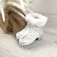 Підвісний декор Ковзани 12.5см, колір - білий зі сріблом HA9-520