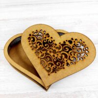 Шкатулка-сердце HEARTBOX03-3 с гравировкой и прорезной крышкой 25*20*4,5см