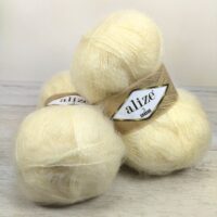 Алізе Три сезона (Alize 3 SEASON) 100г/500м 001 кремовий