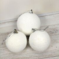Ялинкова прикраса "Куля" 10см біла 224594