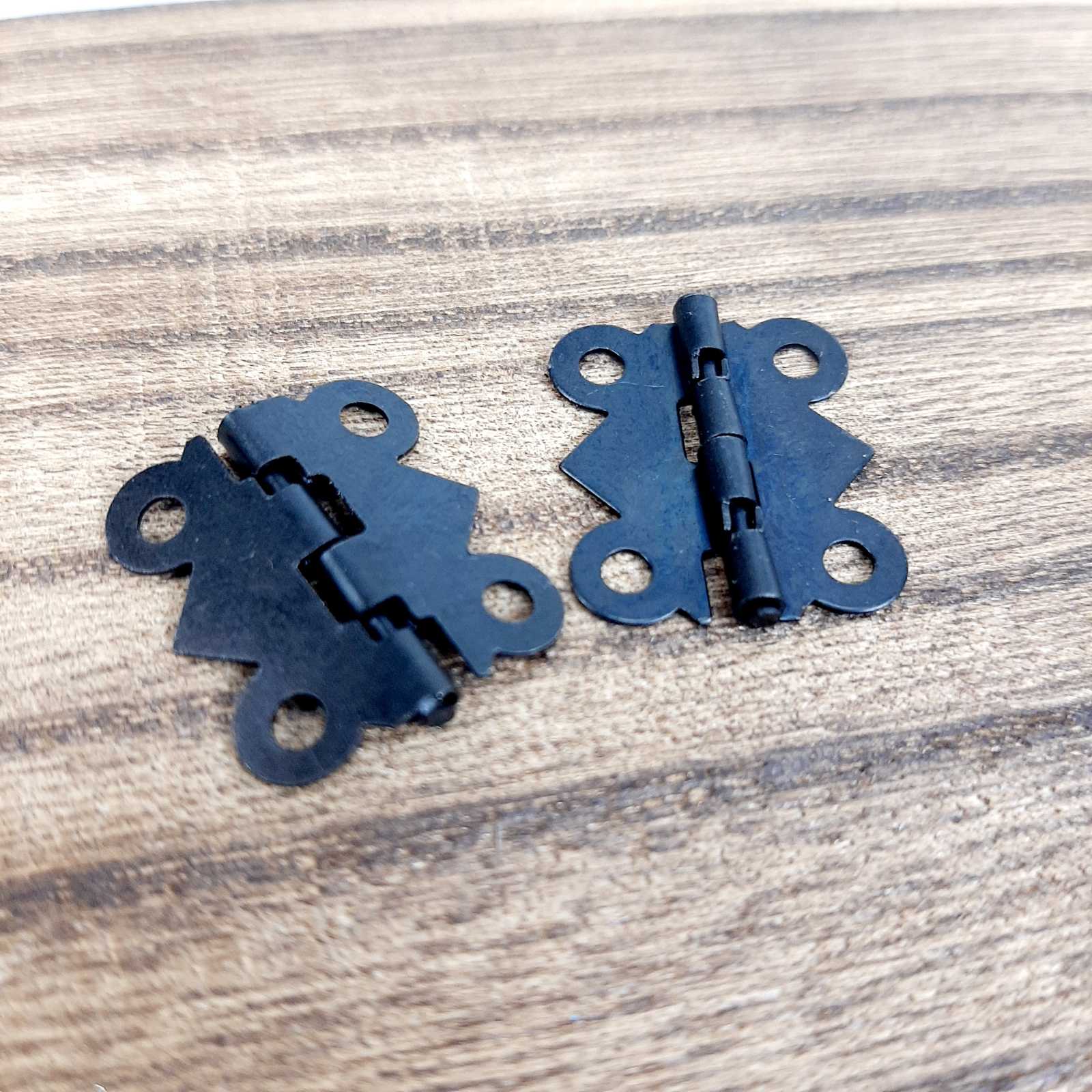 Петля В-018-6 чорна 20*17мм