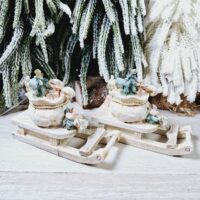 Декоративна фігурка Сани з подарунками 12.5см рожево-бежевий 707-819