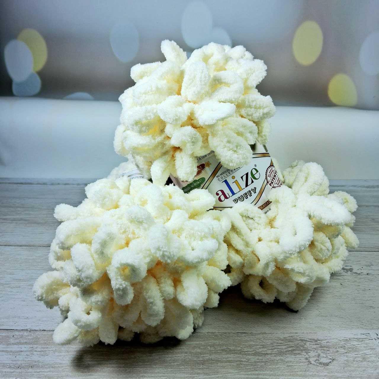 Алізе Пуффі (Alize Puffy) 100г/9,5м 01 молоко