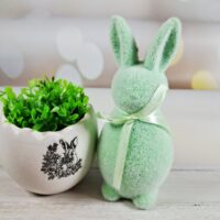 Декоративний Великодній Кролик 15см зелений НТ5/1