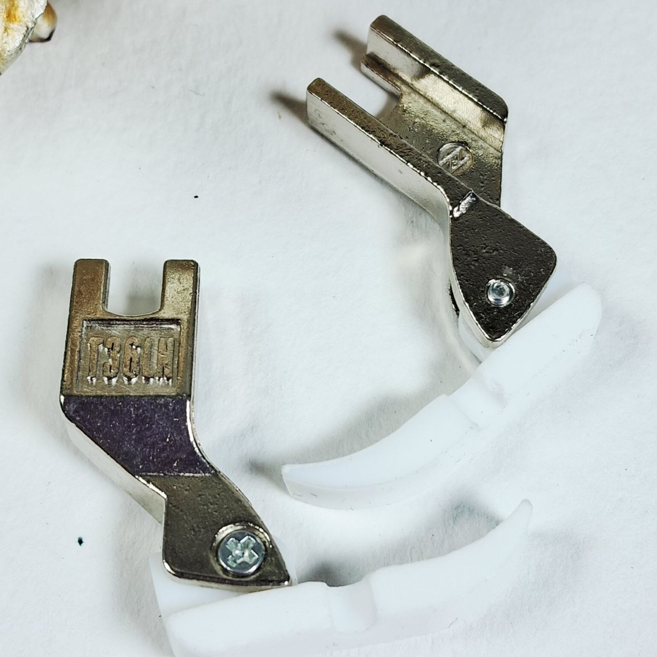 Лапка ПМ для вшивання блискавки фторопласт, одностор, тонка Т36LN. CH лiва