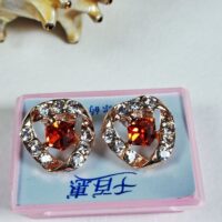 Сережки з червоними камінцями в золоті 1,7*1,7см