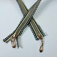 Спіральна блискавка Т7 гіпюр оливкова смужка ланка GOLD ROSE 100см 2б s1000