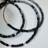 Гематит кубик 2,3мм 40см 33352