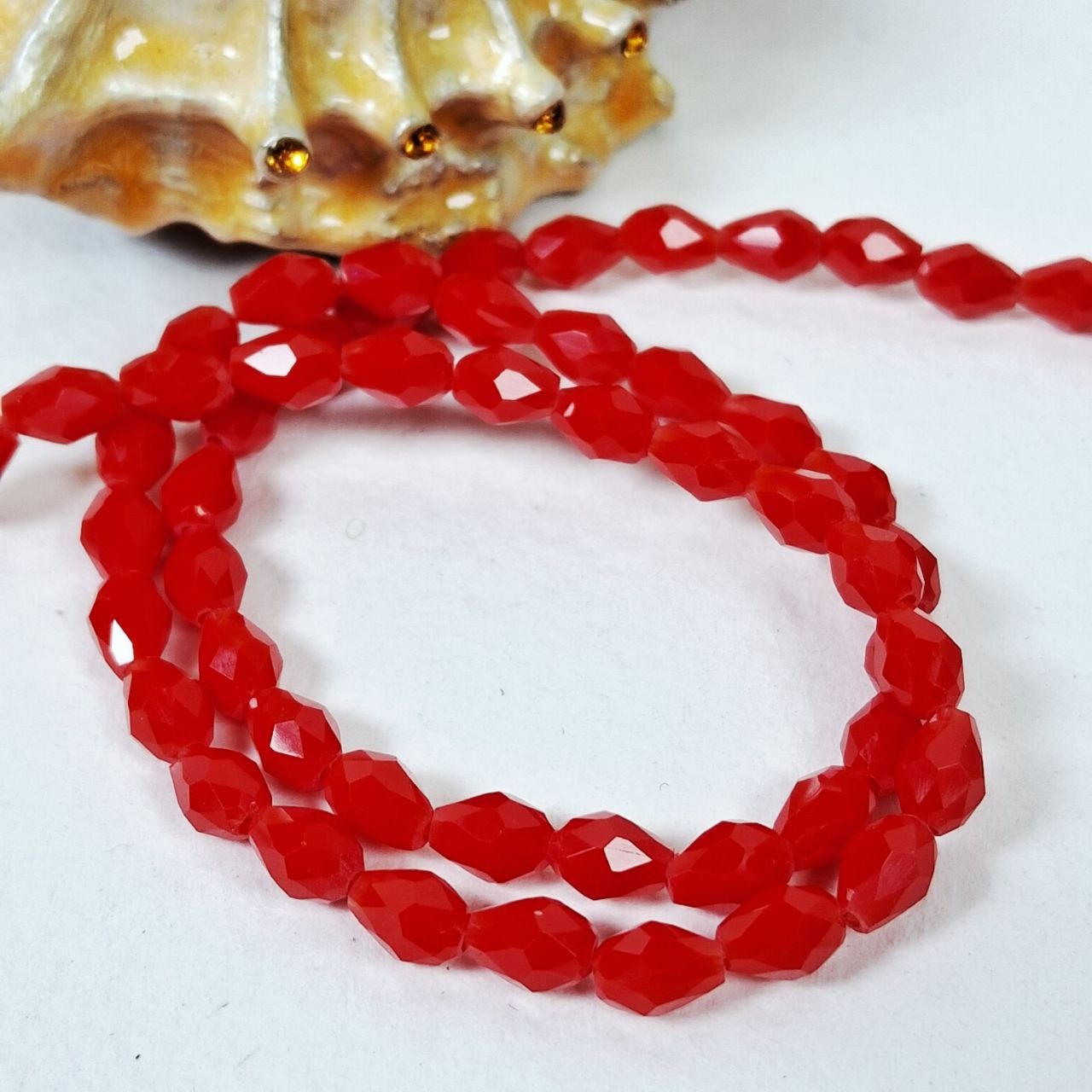 Скло овал 4*6мм 68шт з переливом червоний прозорий 20309