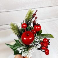 Гілка з червоних ягід, листя та хвої, 21см 903-523