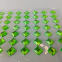 Камешки на липучке ромб 8мм зеленые 70шт 3827