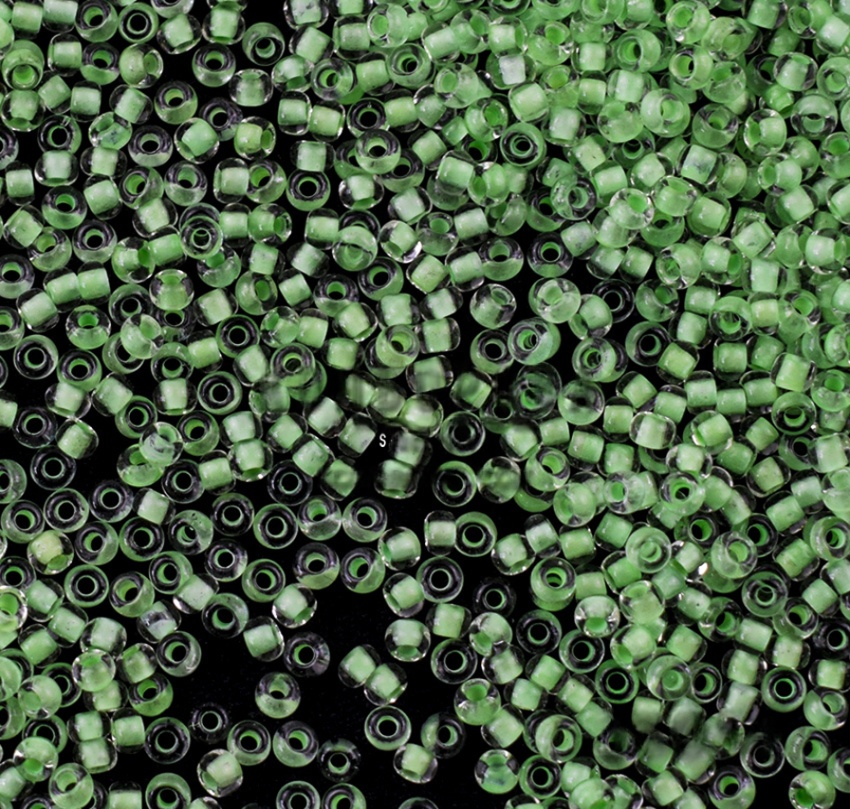 Бісер 38054 Preсiosa 10/0 прозорий з салатовою серединкою 25г