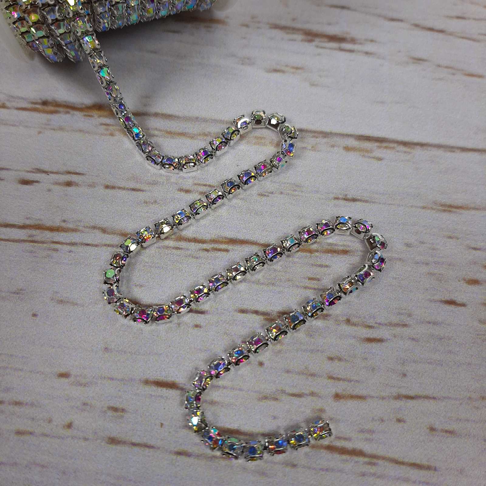 Стразовий ланцюжок ss4 1,5мм С-50 прозора АВ в сріблі