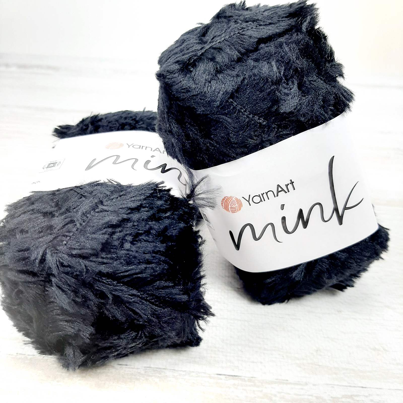 Ярнарт Минк 50г/75м 346 черный