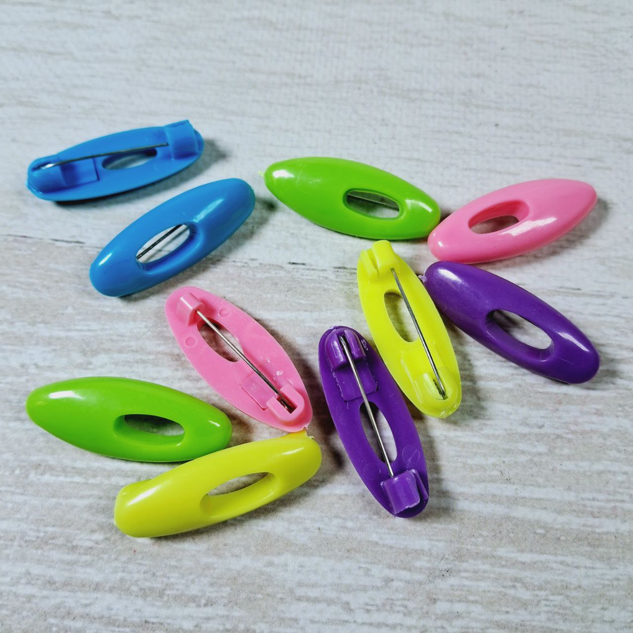 Брошка для шарфа пластик 4*1,5см