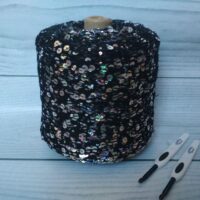 Пряжа Королевская пайетка 100г/125м №19 черная с радужной пайетой