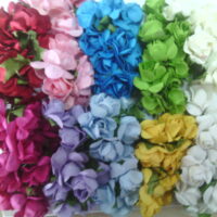 Букет из бумажных роз 2-2,5см 12 шт разные 3920