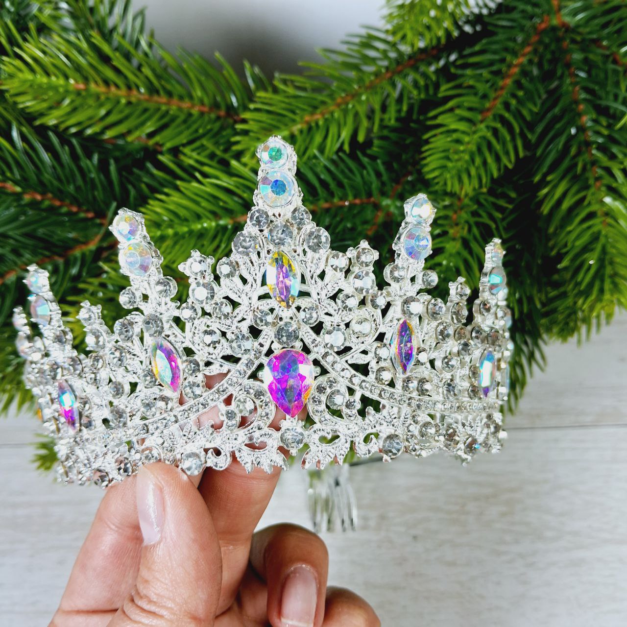 Діадема Казкова 7см срібло з блискучими камінцями хамелеон 294127